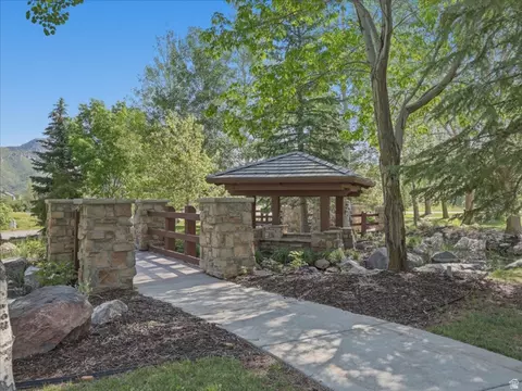 Exterior - 2138 Eagle Crest Dr, Draper, UT 84020 photo 15 of 17