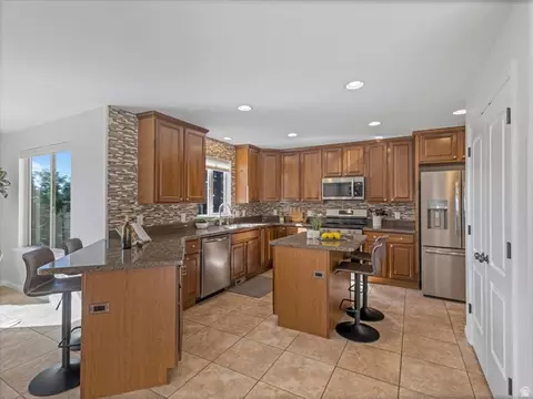 Kitchen - 2138 Eagle Crest Dr, Draper, UT 84020 photo 1 of 6