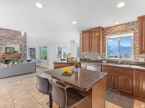 Kitchen - 2138 Eagle Crest Dr, Draper, UT 84020 photo 3 of 6