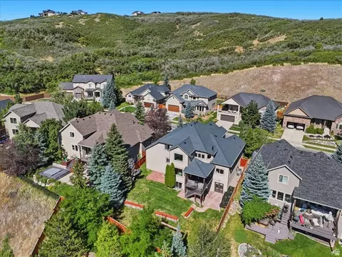 View/Area - 2138 Eagle Crest Dr, Draper, UT 84020 photo 2 of 8