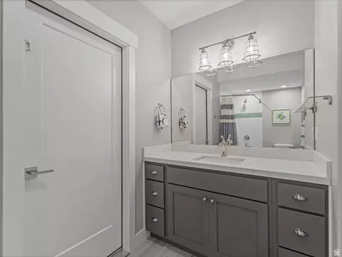 Bath - 2138 Eagle Crest Dr, Draper, UT 84020 photo 5 of 6