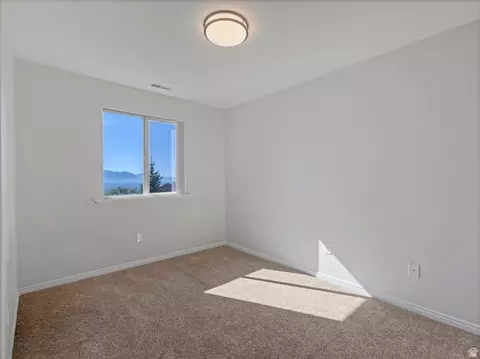 Bedroom - 2138 Eagle Crest Dr, Draper, UT 84020 photo 3 of 8