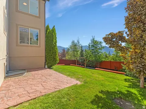 Exterior - 2138 Eagle Crest Dr, Draper, UT 84020 photo 5 of 17