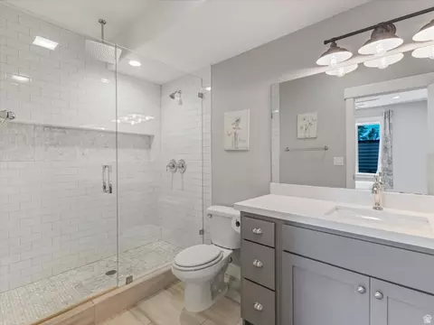 Bath - 2138 Eagle Crest Dr, Draper, UT 84020 photo 4 of 6