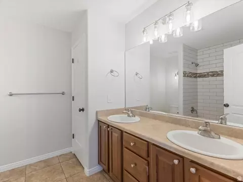 Bath - 2138 Eagle Crest Dr, Draper, UT 84020 photo 3 of 6