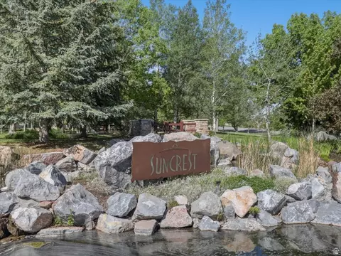 View/Area - 2138 Eagle Crest Dr, Draper, UT 84020 photo 7 of 8