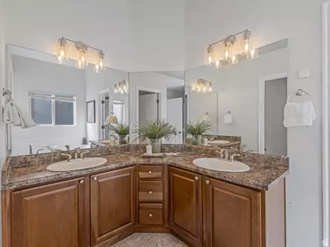 Bath - 2138 Eagle Crest Dr, Draper, UT 84020 photo 1 of 6