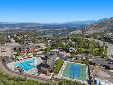 View/Area - 2138 Eagle Crest Dr, Draper, UT 84020 photo 5 of 8