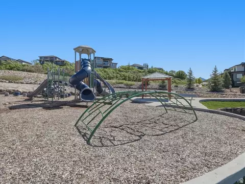 Exterior - 2138 Eagle Crest Dr, Draper, UT 84020 photo 16 of 17