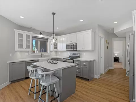Kitchen - 2138 Eagle Crest Dr, Draper, UT 84020 photo 4 of 6