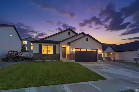 Exterior - 4098 N Fairfield Dr, Eagle Mountain, UT 84005 photo 7 of 8