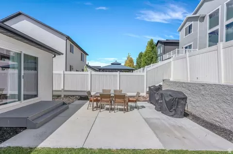 Exterior - 4098 N Fairfield Dr, Eagle Mountain, UT 84005 photo 4 of 8