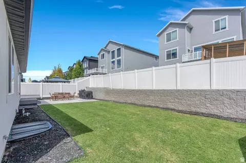 Exterior - 4098 N Fairfield Dr, Eagle Mountain, UT 84005 photo 5 of 8