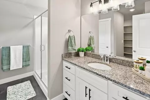 Bath - 835 S 270 E #8, Smithfield, UT 84335 photo 2 of 4