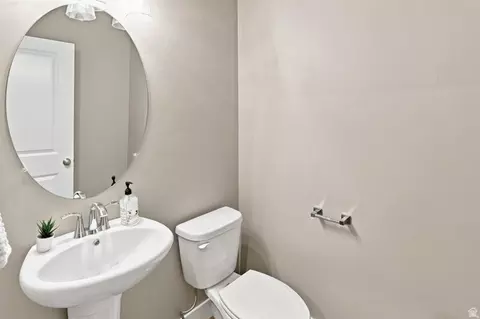 Bath - 839 S 270 E #9, Smithfield, UT 84335 photo 1 of 4