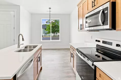 Kitchen - 843 S 270 E #10, Smithfield, UT 84335 photo 4 of 6