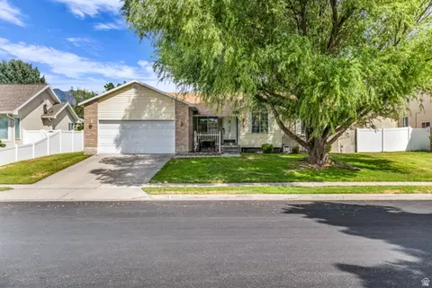 8029 S Old Dairy Rd E, Sandy, UT 84094