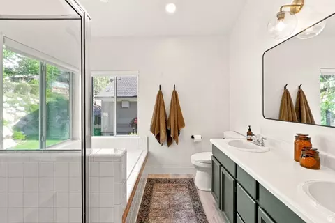 Bath - 3829 S 400 E, Bountiful, UT 84010 photo 1 of 4