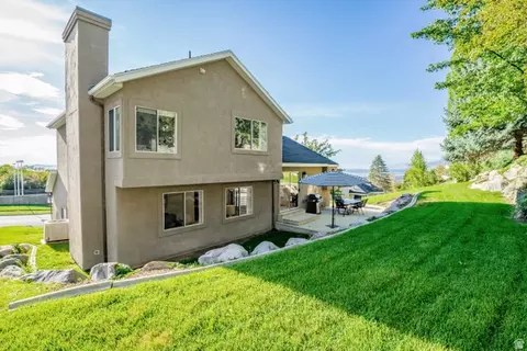 Exterior - 3829 S 400 E, Bountiful, UT 84010 photo 2 of 4