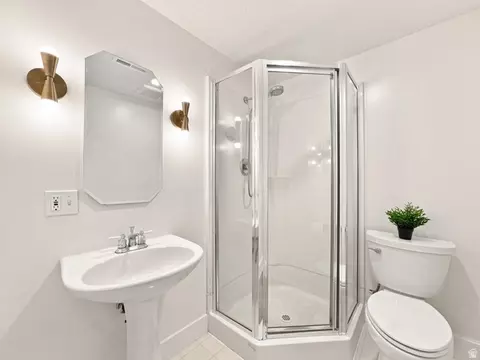 Bath - 3829 S 400 E, Bountiful, UT 84010 photo 4 of 4