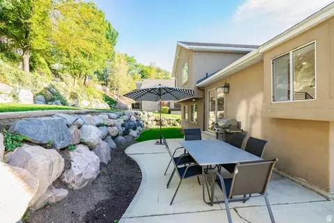 Exterior - 3829 S 400 E, Bountiful, UT 84010 photo 3 of 4