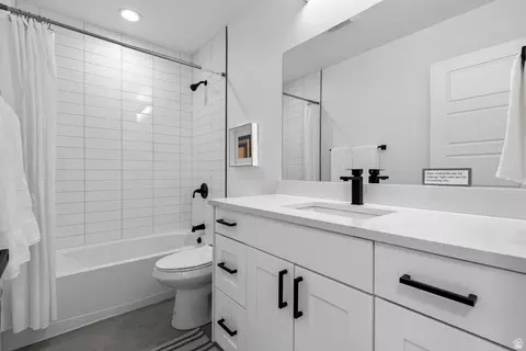 Bath - 6824 S 700 E, Midvale, UT 84047 photo 6 of 9