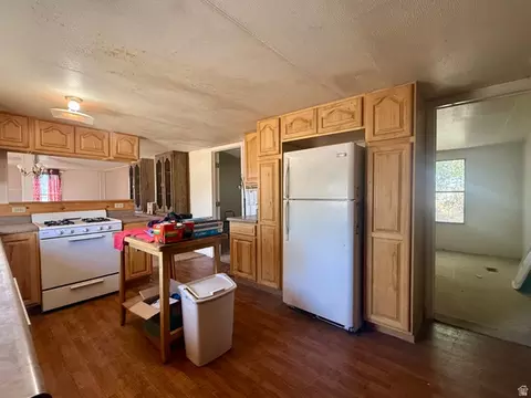 Kitchen - 2308 E Highway 40, Naples, UT 84078 photo 2 of 2