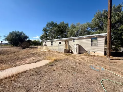 Exterior - 2308 E Highway 40, Naples, UT 84078 photo 3 of 4