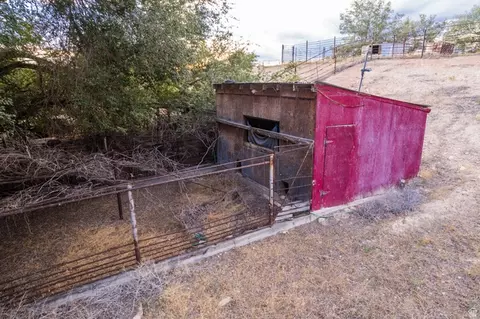 Exterior - 2308 E Highway 40, Naples, UT 84078 photo 5 of 8