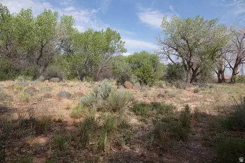 Exterior - 4500 S Notom Rd, Torrey, UT 84775 photo 4 of 6