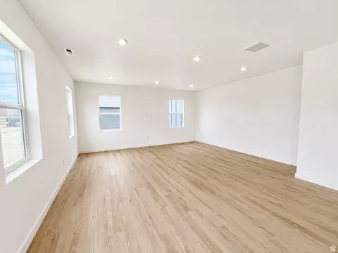 Living - 1089 E Blackfeet Dr #518, Eagle Mountain, UT 84005 photo 4 of 5