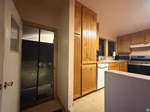 Entry Way - 289 E 4475 S, Ogden, UT 84405 photo 1 of 4
