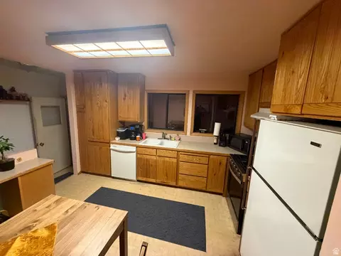 Kitchen - 289 E 4475 S, Ogden, UT 84405 photo 1 of 3