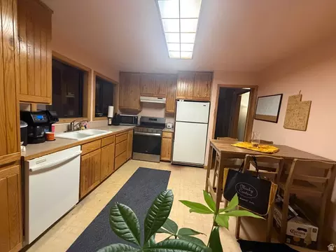 Kitchen - 289 E 4475 S, Ogden, UT 84405 photo 2 of 3