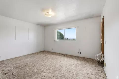 Bedroom - 748 E Antelope Dr N, Layton, UT 84041 photo 4 of 6