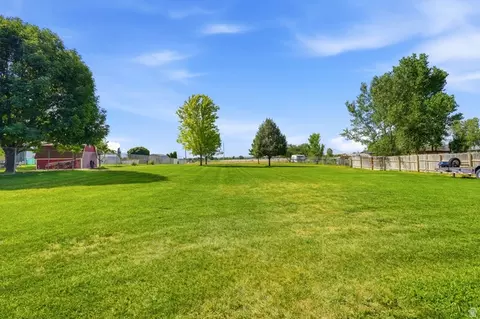 Exterior - 748 E Antelope Dr N, Layton, UT 84041 photo 4 of 8