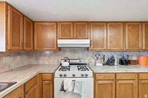 Kitchen - 748 E Antelope Dr N, Layton, UT 84041 photo 2 of 2
