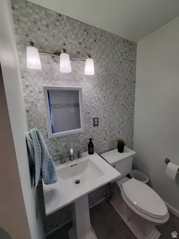 Bath - 8588 S 100 E, Sandy, UT 84070 photo 2 of 3