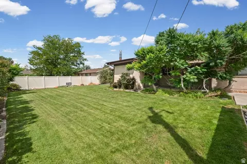 Exterior - 192 E Millerberg Dr S, Sandy, UT 84070 photo 5 of 7