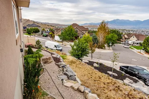 Exterior - 3892 E South Pass Cv, Eagle Mountain, UT 84005 photo 6 of 8