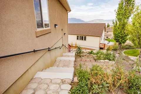 Exterior - 3892 E South Pass Cv, Eagle Mountain, UT 84005 photo 5 of 8
