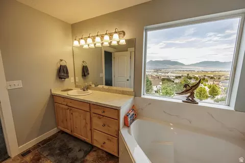 Bath - 3892 E South Pass Cv, Eagle Mountain, UT 84005 photo 3 of 4