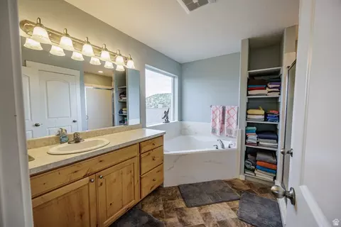 Bath - 3892 E South Pass Cv, Eagle Mountain, UT 84005 photo 2 of 4
