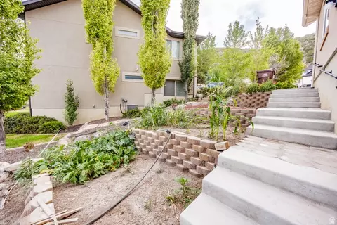 Exterior - 3892 E South Pass Cv, Eagle Mountain, UT 84005 photo 4 of 8