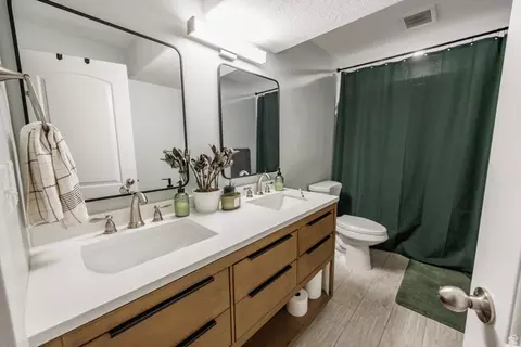 Bath - 3892 E South Pass Cv, Eagle Mountain, UT 84005 photo 4 of 4
