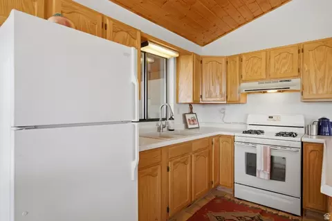 Kitchen - 12035 E Fairview Dr N, Fairview, UT 84629 photo 3 of 5