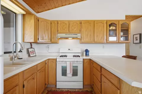 Kitchen - 12035 E Fairview Dr N, Fairview, UT 84629 photo 4 of 5