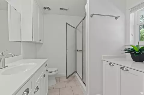 Bath - 855 W 1040 S, Logan, UT 84321 photo 2 of 3