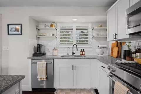 Kitchen - 5138 S Caribbean Way, Murray, UT 84107 photo 3 of 5