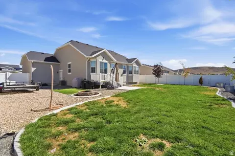 Exterior - 1422 E Lowe Peak Dr, Eagle Mountain, UT 84005 photo 5 of 5